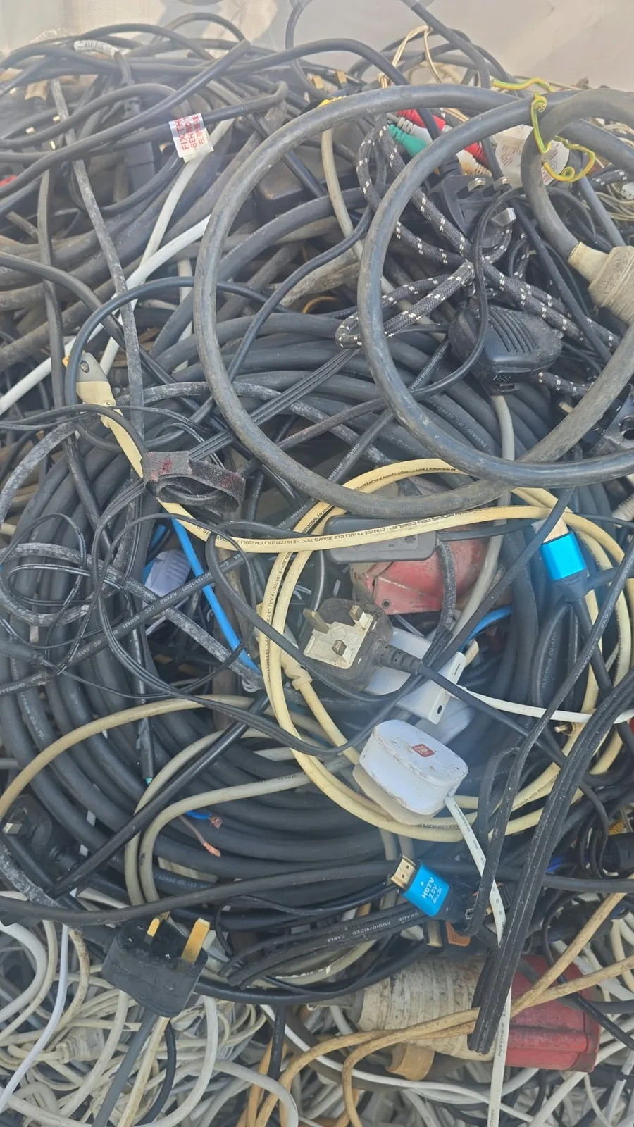 廢電線及電纜回收，連插頭電線集中處理